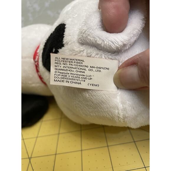 Peanuts Snoopy Musical Valentines Heart Plush 12”inch Sitting Peanuts Theme Song - Picture 8 of 9